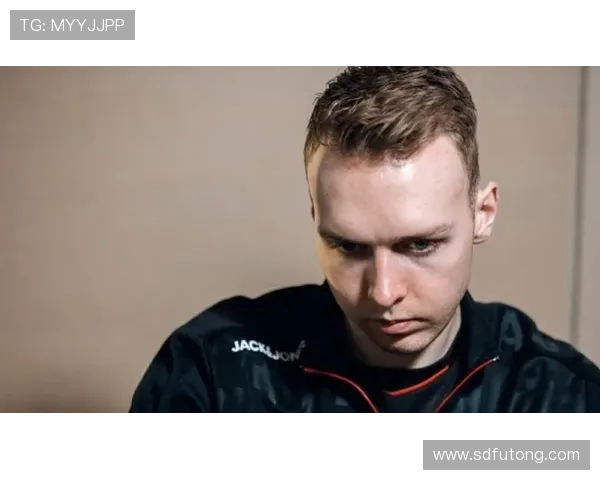 CSGO赛事热议WE战队意识争议引发玩家热烈讨论与反思 CSGO赛事热议WE战队意识争议引发玩家热烈讨论与反思