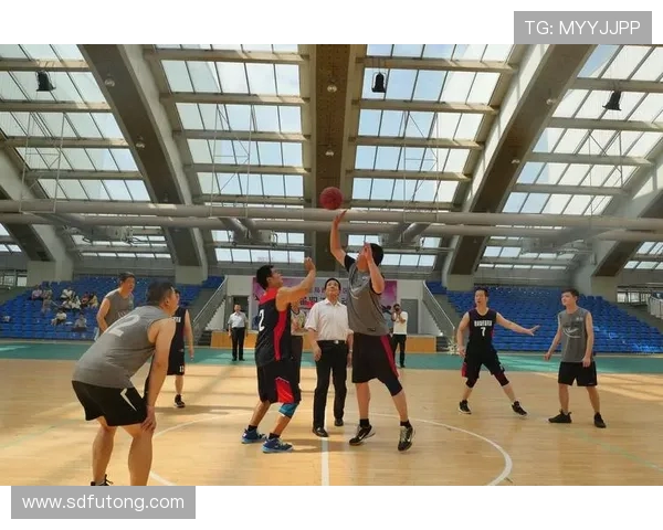 杨军专访：从青涩少年到篮球传奇的成长之路回顾