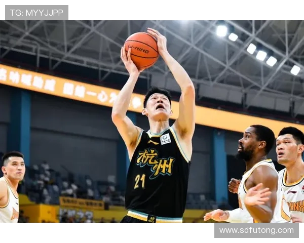 上海男篮与深圳季后赛激战正酣谁能在这场较量中脱颖而出