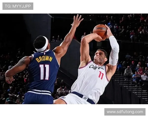 布鲁克洛佩斯：从NBA巨星到篮球战术的创新者与领航者