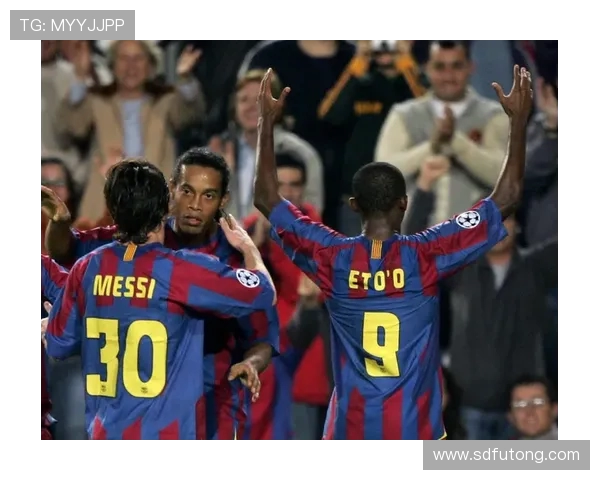 曼联传奇与巴萨名宿同场竞技重温经典对决的荣耀时刻 曼联传奇与巴萨名宿同场竞技重温经典对决的荣耀时刻