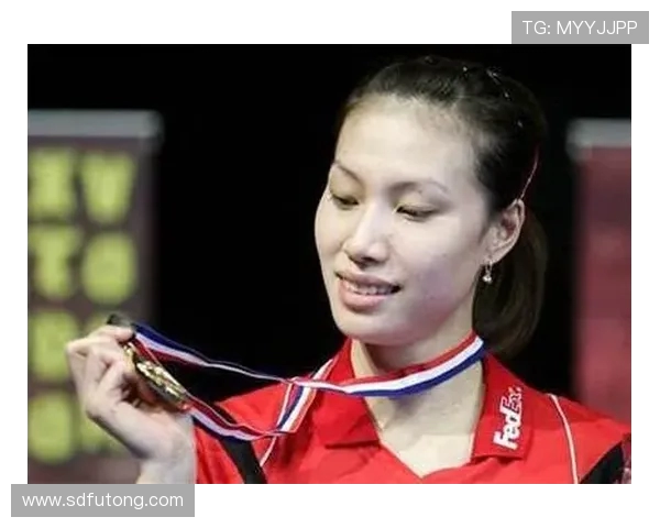 专访羽毛球女王刘丽揭秘她成功背后的心路历程与训练秘诀 专访羽毛球女王刘丽揭秘她成功背后的心路历程与训练秘诀